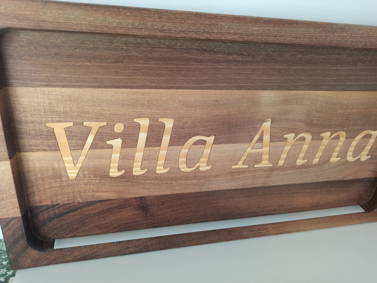 Ξύλινη Πινακίδα από Μασίφ Καρυδιά με Inlay